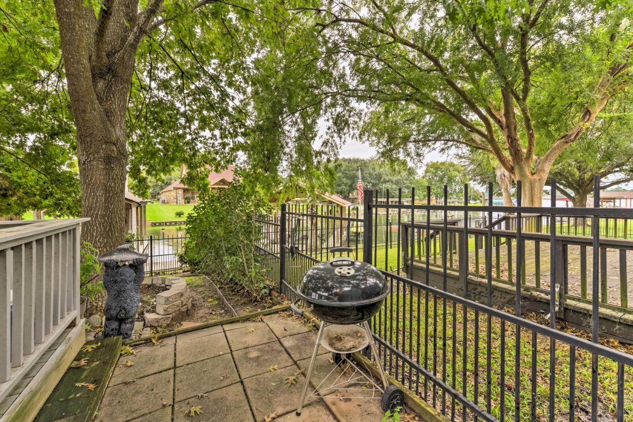 Quiet Lake Conroe Townhome With 2 Boat Slips! Willis エクステリア 写真