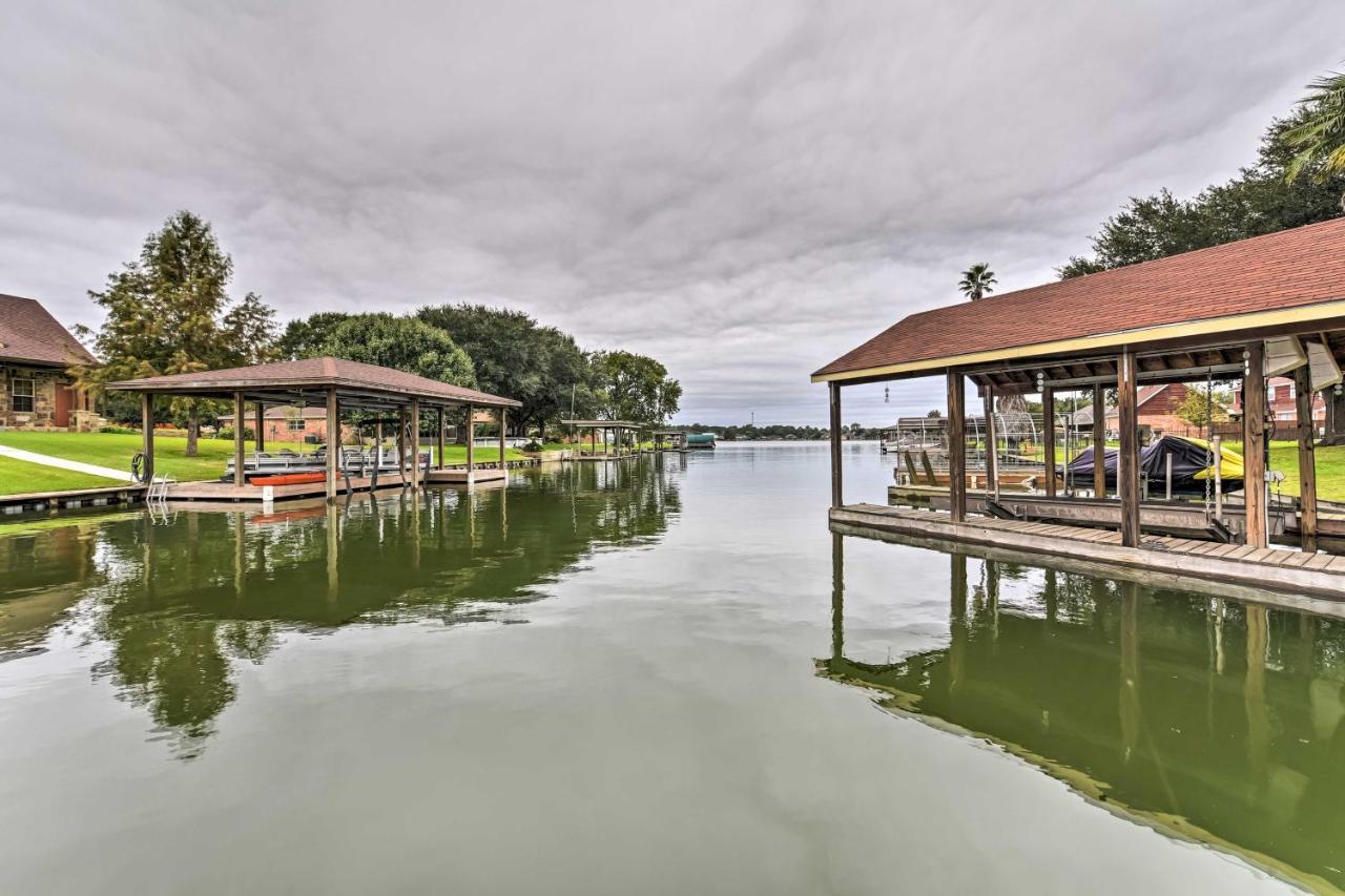 Quiet Lake Conroe Townhome With 2 Boat Slips! Willis エクステリア 写真