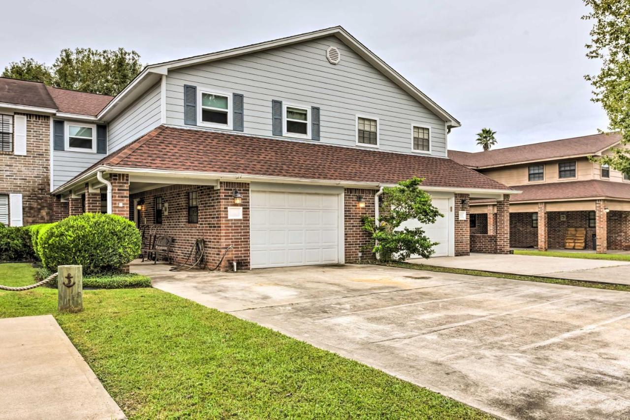 Quiet Lake Conroe Townhome With 2 Boat Slips! Willis エクステリア 写真